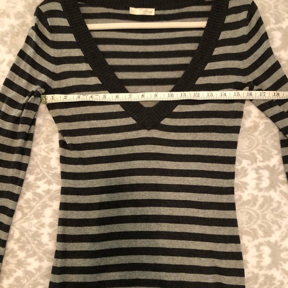 Old Navy Perfect Fit Stripe Sweater - Picture 4 of 8